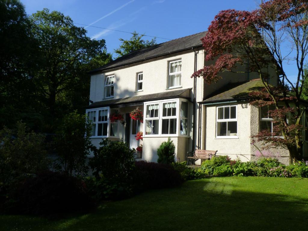 Lyndhurst Guest House Ulverston Exterior photo